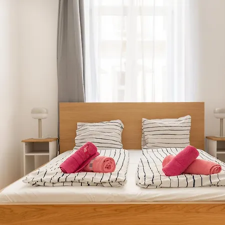 Simply Amazing 3br Ap Keleti Railway St דירה *