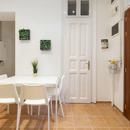 Simply Amazing 3br Ap Keleti Railway St *