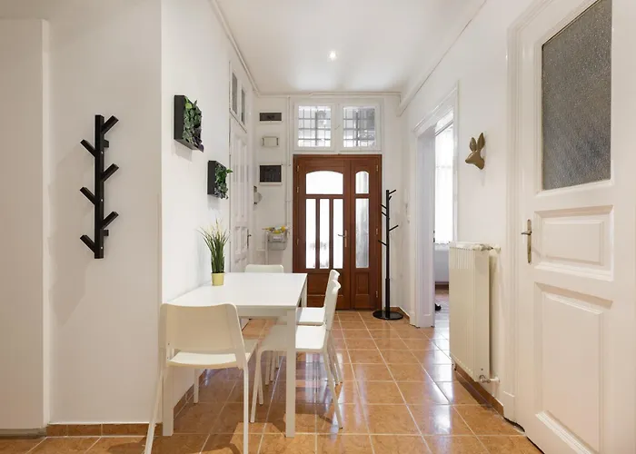 Simply Amazing 3br Ap Keleti Railway St Daire